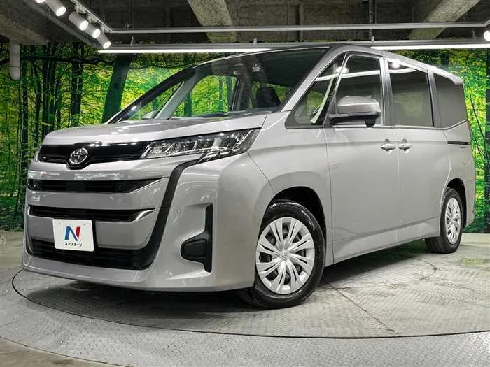 Toyota Noah 2023 — фото 1, купить с доставкой в Москву