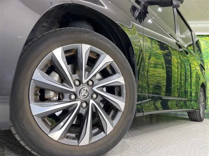 Toyota Voxy 2023 — миниатюра 3