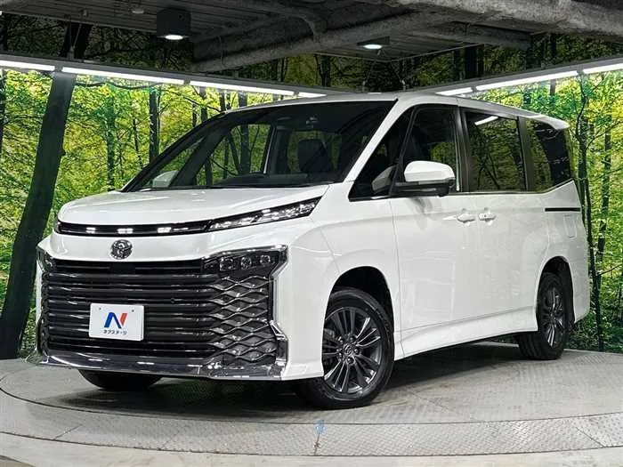 Toyota Voxy 2025 — фото 1, купить с доставкой в Москву