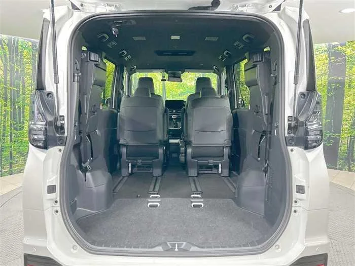 Toyota Voxy 2025 — миниатюра 3
