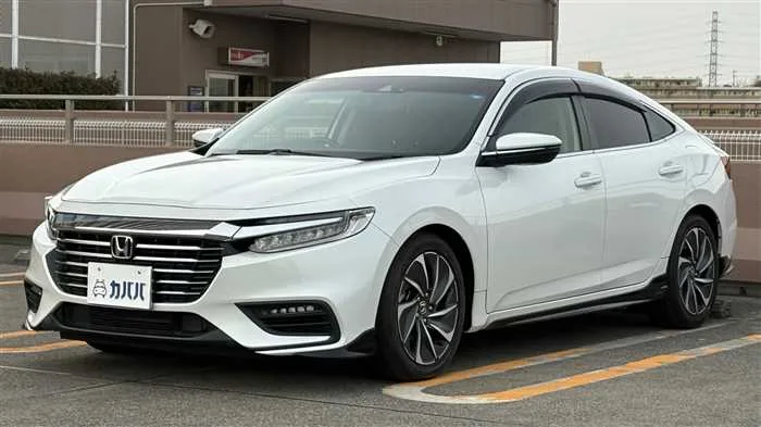 Honda Insight EX e:HEV 2023 — фото 1, купить с доставкой в Москву
