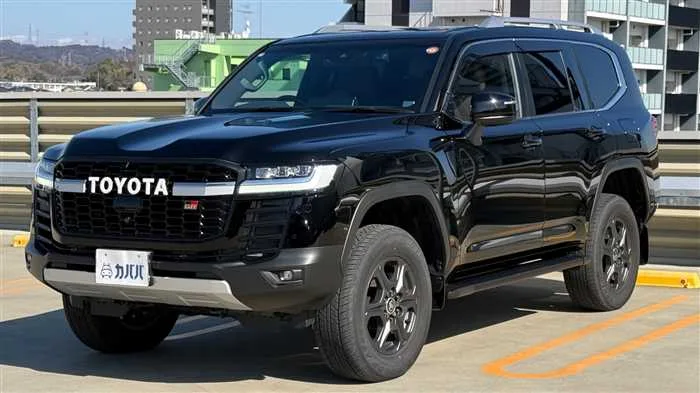 Toyota Land Cruiser AX 2024 — фото 1, купить с доставкой в Москву