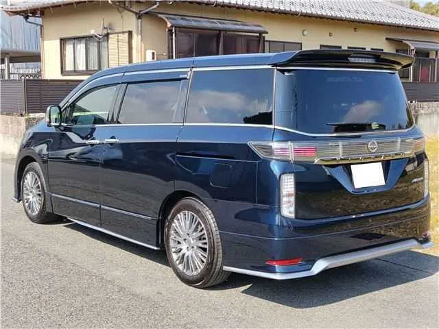 Nissan Elgrand 2.5 AUTECH 2023 — миниатюра 5