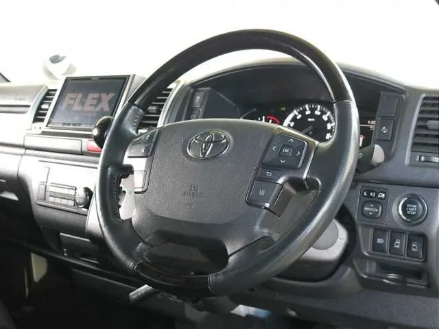 Toyota Hiace Van 2022 — миниатюра 3