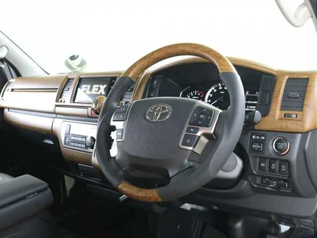 Toyota Hiace Van 2022 — миниатюра 3
