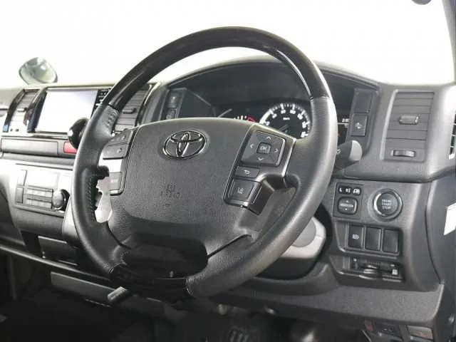 Toyota Hiace Van 2023 — миниатюра 3
