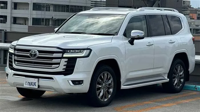 Toyota Land Cruiser ZX 2023 — фото 1, купить с доставкой в Москву
