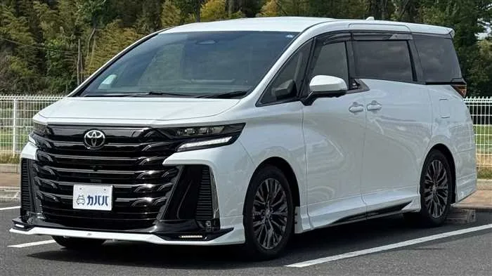 Toyota Vellfire Z 4WD 2025 — фото 1, купить с доставкой в Москву