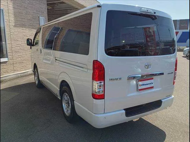 Toyota Hiace Van 2022 — миниатюра 3