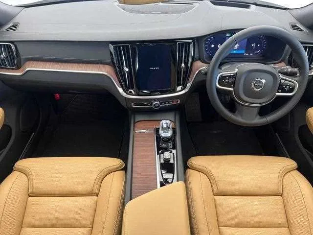 Volvo V60 2025 — миниатюра 2