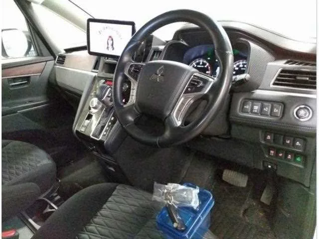 Mitsubishi Delica D:5 4WD 2023 — миниатюра 3