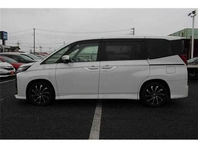 Toyota NOAH 2022 — миниатюра 3