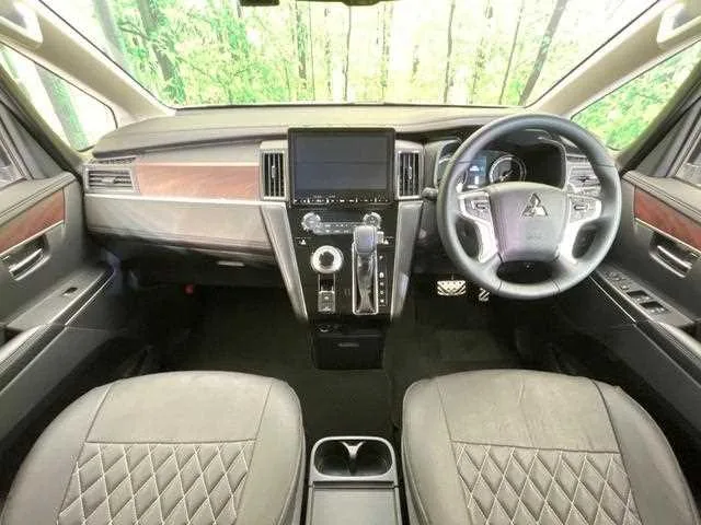 Mitsubishi Delica D:5 2024 — миниатюра 2