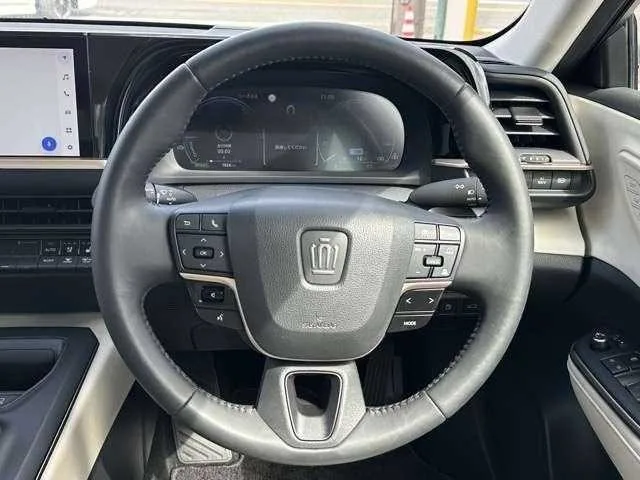 Toyota Crown Comfort 2022 — миниатюра 2