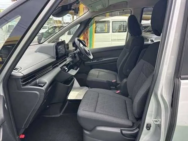 Nissan Serena 2024 — миниатюра 2