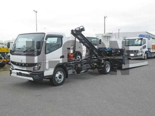 Mitsubishi Fuso Canter 2023 — фото 1, купить с доставкой в Москву