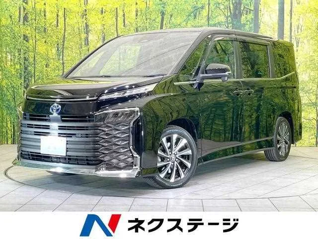 Toyota Voxy 2023 — фото 1, купить с доставкой в Москву
