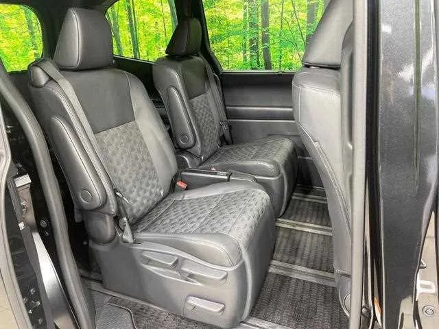 Toyota Voxy 2024 — миниатюра 4