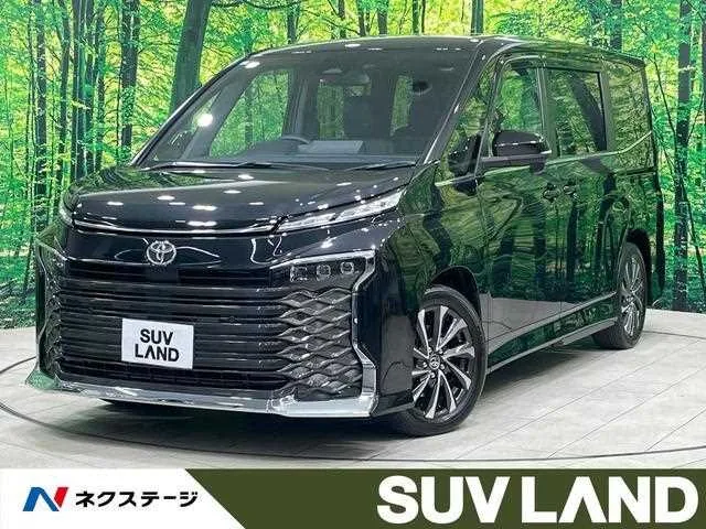 Toyota Voxy 2024 — фото 1, купить с доставкой в Москву