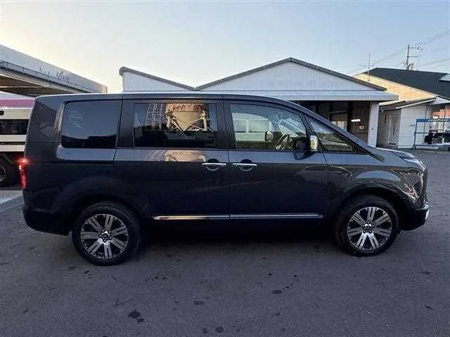 Mitsubishi Delica D:5 2024 — миниатюра 4