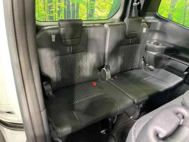 Toyota Noah 2022 — миниатюра 4