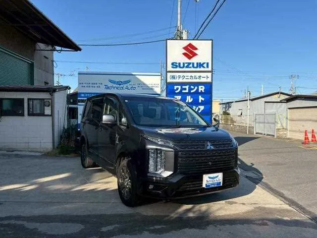 Mitsubishi Delica D:5 2023 — фото 1, купить с доставкой в Москву