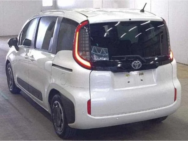 Toyota Sienta 2023 — миниатюра 2