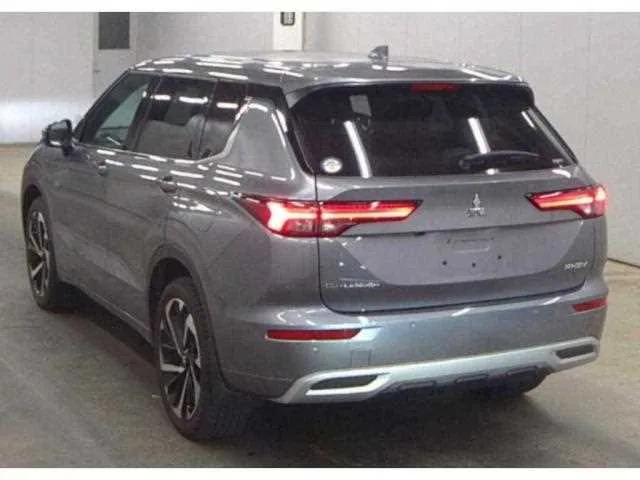 Mitsubishi Outlander 2023 — миниатюра 2