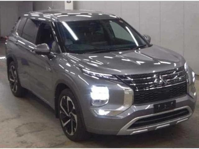 Mitsubishi Outlander 2023 — миниатюра 4