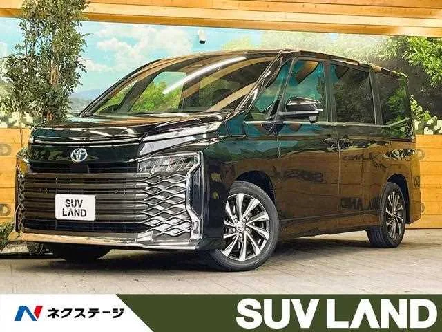 Toyota Voxy 2023 — фото 1, купить с доставкой в Москву