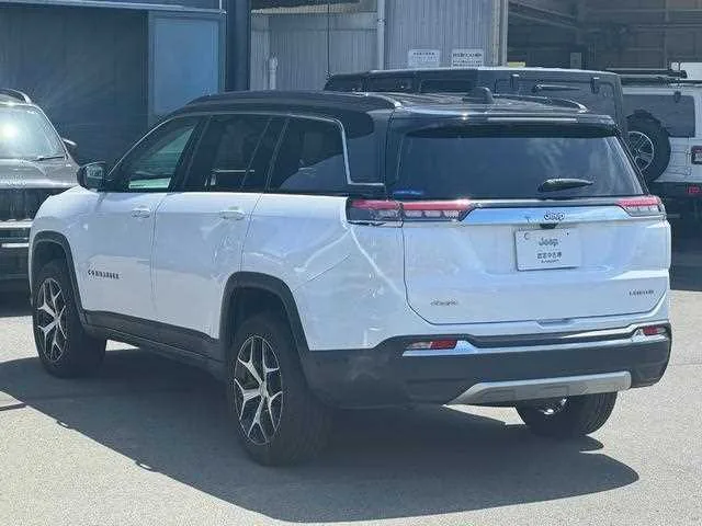 Jeep Commander 2023 — миниатюра 5