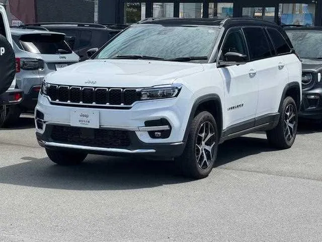 Jeep Commander 2023 — фото 1, купить с доставкой в Москву
