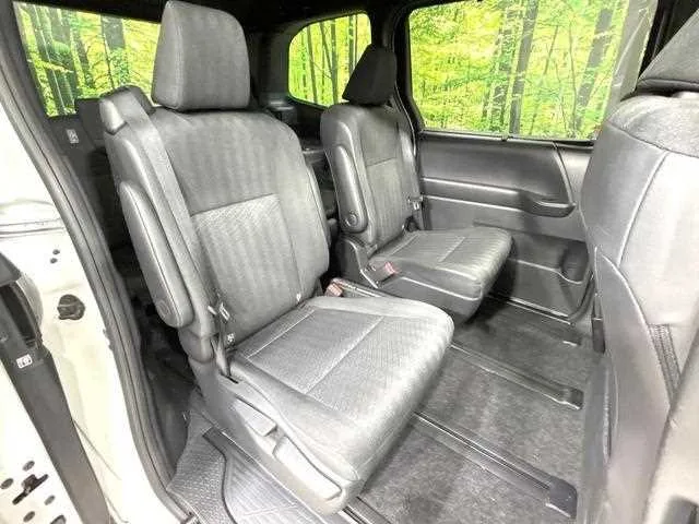 Toyota NOAH 2022 — миниатюра 3