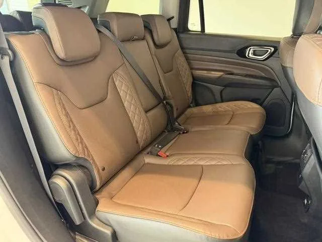 Jeep Commander 2023 — миниатюра 2