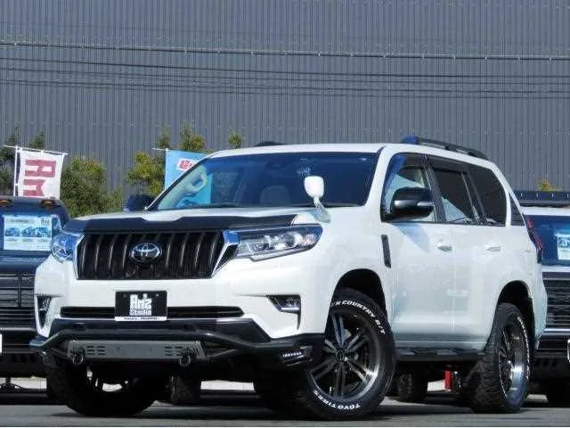 Toyota Land Cruiser Prado 2022 — фото 1, купить с доставкой в Москву