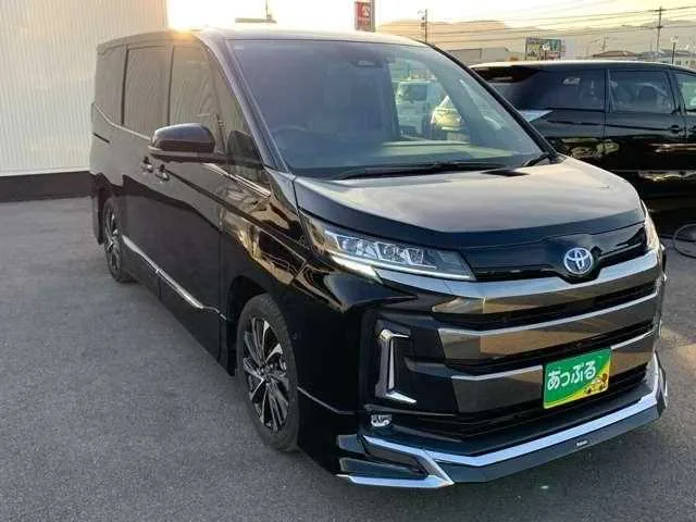 Toyota NOAH 2025 — миниатюра 2