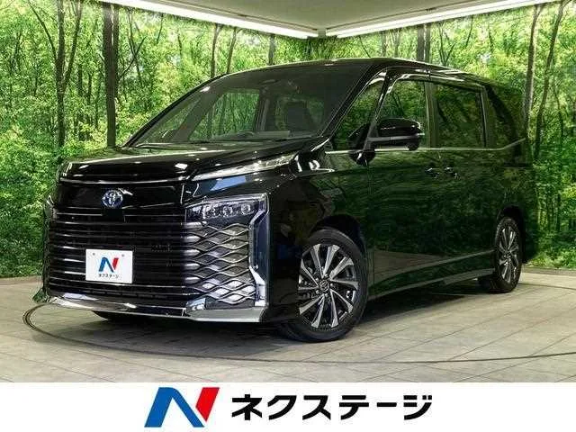 Toyota Voxy 2022 — фото 1, купить с доставкой в Москву
