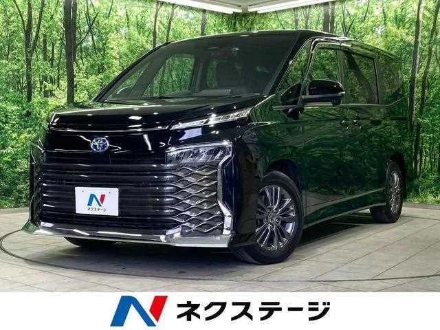 Toyota Voxy 2024 — фото 1, купить с доставкой в Москву