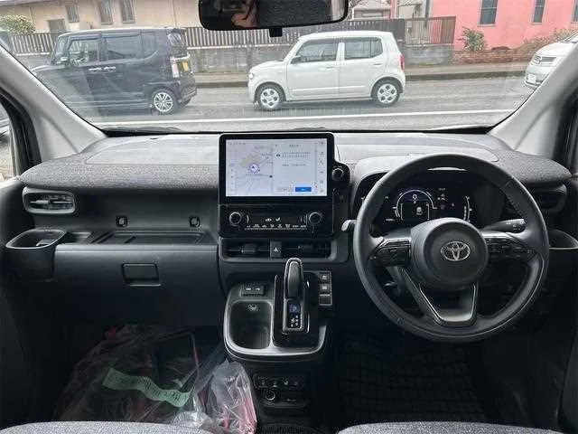 Toyota Sienta 2023 — миниатюра 2
