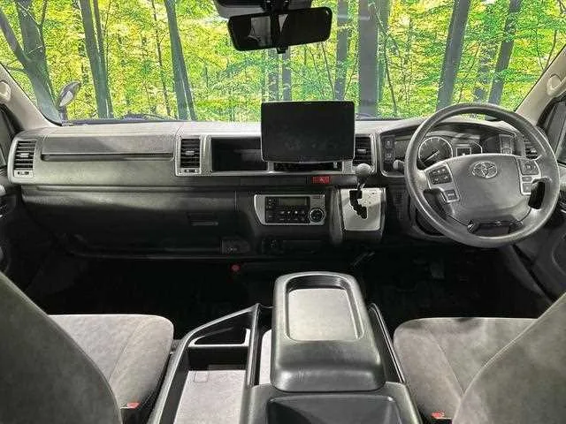 Toyota Hiace Wagon 2024 — миниатюра 2