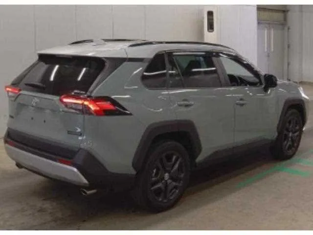 Toyota RAV4 2023 — миниатюра 3