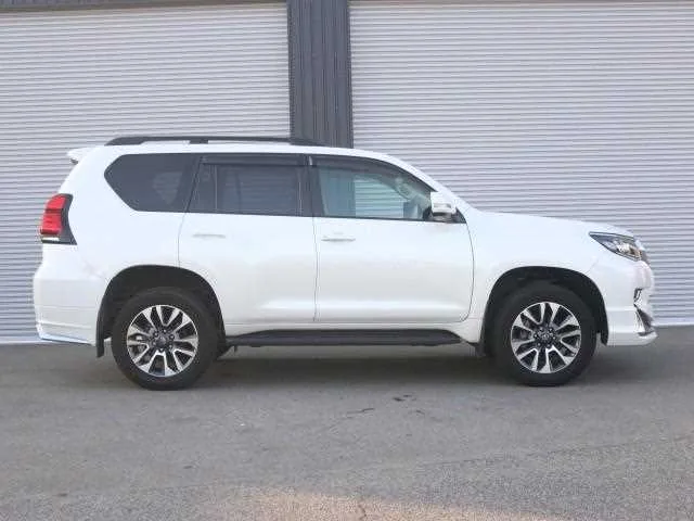 Toyota Land Cruiser Prado 2023 — миниатюра 4