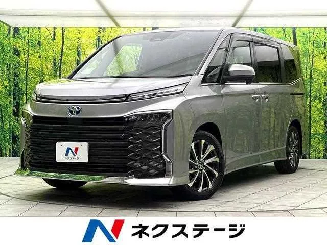 Toyota Voxy 2022 — фото 1, купить с доставкой в Москву