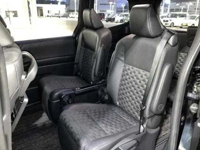 Toyota Voxy 2024 — миниатюра 5