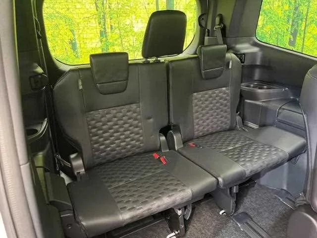 Toyota Voxy 2024 — миниатюра 4