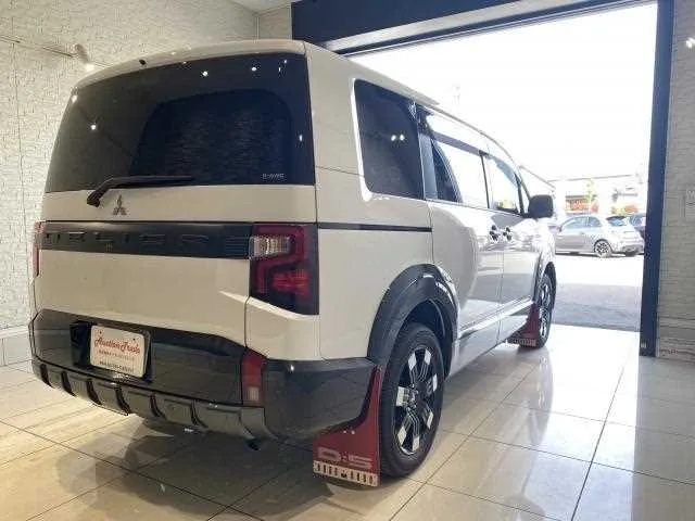 Mitsubishi Delica D:5 2026 — миниатюра 2
