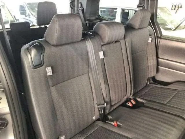 Toyota Noah 2022 — миниатюра 2
