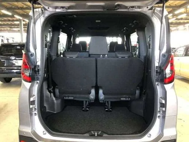 Toyota Noah 2022 — миниатюра 3