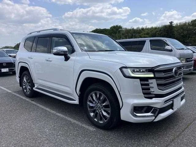 Toyota Land Cruiser 2024 — фото 1, купить с доставкой в Москву