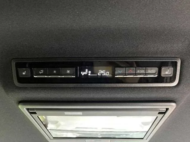 Toyota Voxy 2023 — миниатюра 3